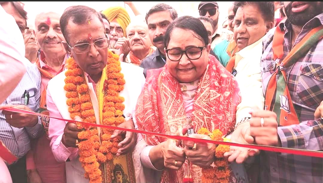 The election office of Mrs. Anita Som Prakash was inaugurated in a huge gathering of people